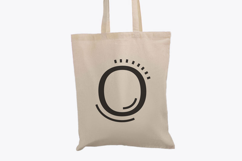 Un sac avec le logo Tibography